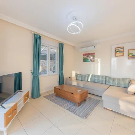 Villa Doga Icinde Havuzlu Lueks Beyaz Kas
