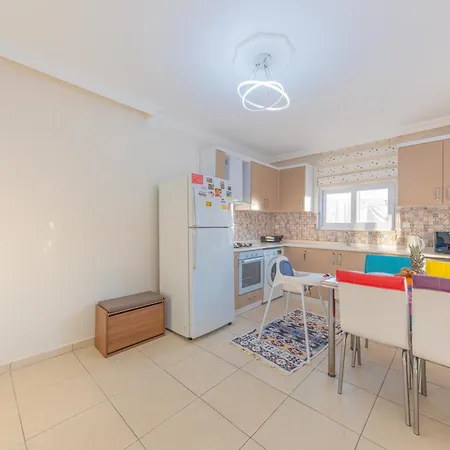 Doga Icinde Havuzlu Lueks Beyaz Villa *