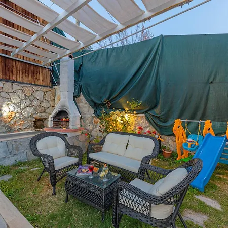 Doga Icinde Havuzlu Lueks Beyaz Villa Kas