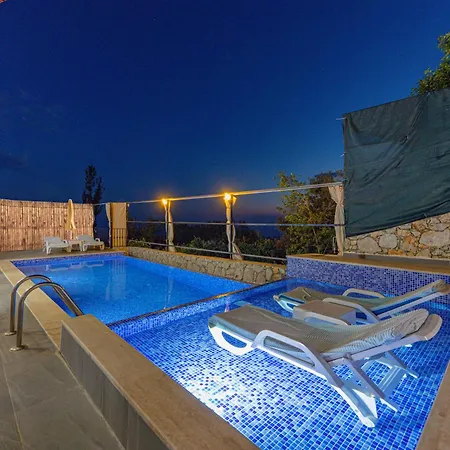 Villa Doga Icinde Havuzlu Lueks Beyaz Kas