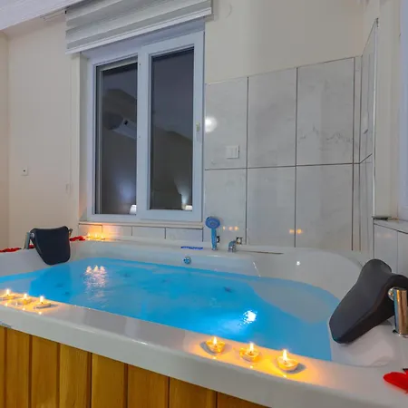 Doga Icinde Havuzlu Lueks Beyaz