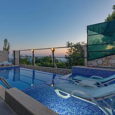 Villa Doga Icinde Havuzlu Lueks Beyaz *